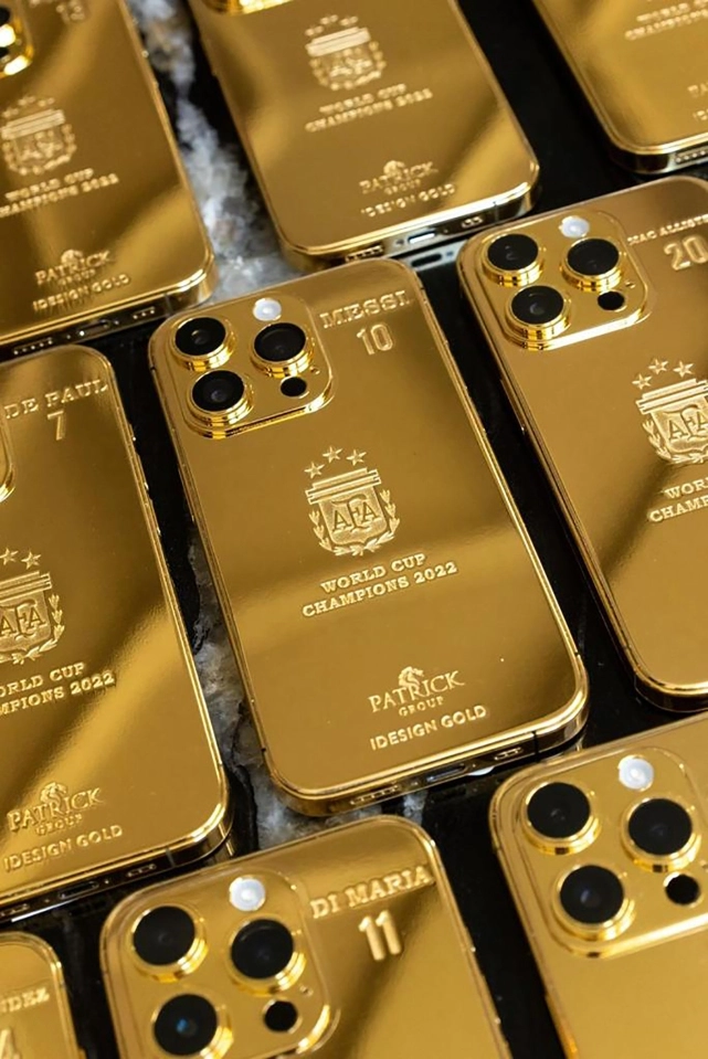 World Cup Champions 2022 Gold iPhones